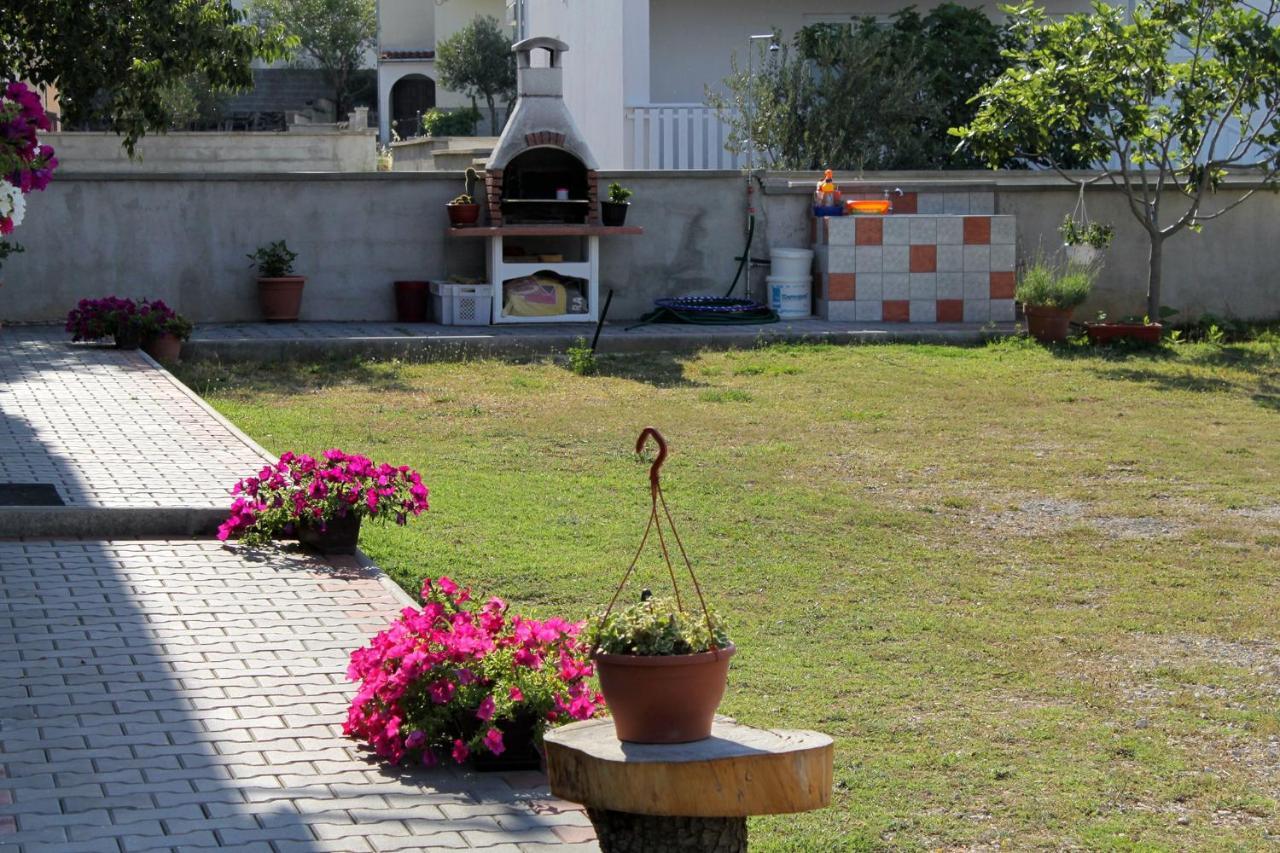 Apartments With A Parking Space Seline, Paklenica - 6603 Starigrad Paklenica Exterior foto